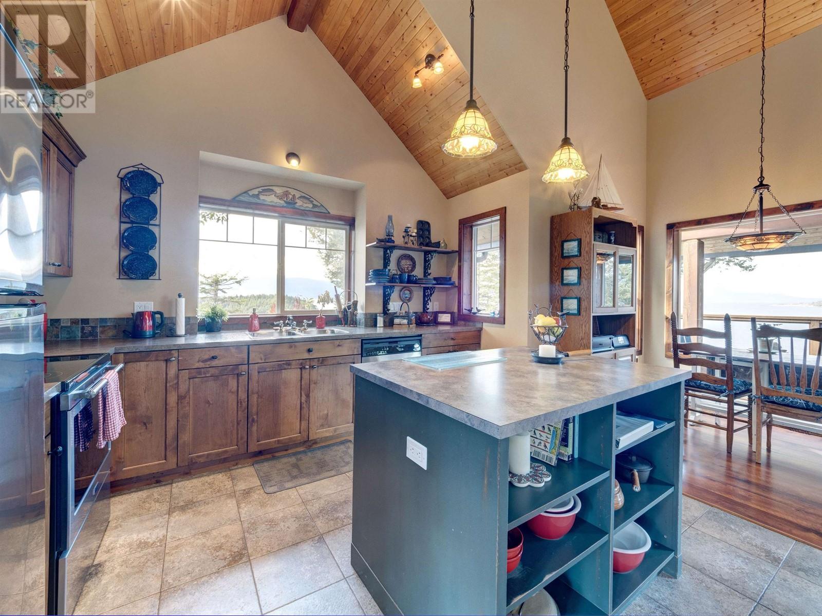 4200 Orca Road, Garden Bay, British Columbia  V0N 1S1 - Photo 31 - R2824701