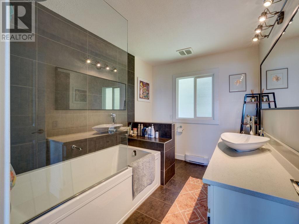 5104 Pam Road, Sechelt, British Columbia  V7Z 0G6 - Photo 19 - R2825313