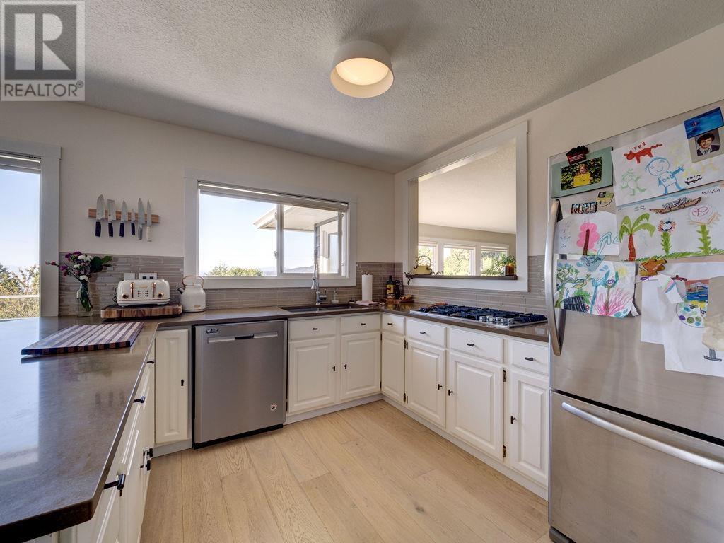 5104 Pam Road, Sechelt, British Columbia  V7Z 0G6 - Photo 9 - R2825313