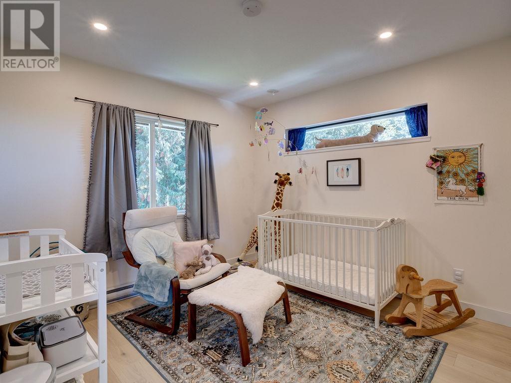 5104 Pam Road, Sechelt, British Columbia  V7Z 0G6 - Photo 14 - R2825313