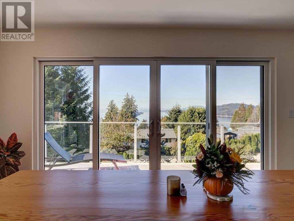 5104 Pam Road, Sechelt, British Columbia  V7Z 0G6 - Photo 5 - R2825313