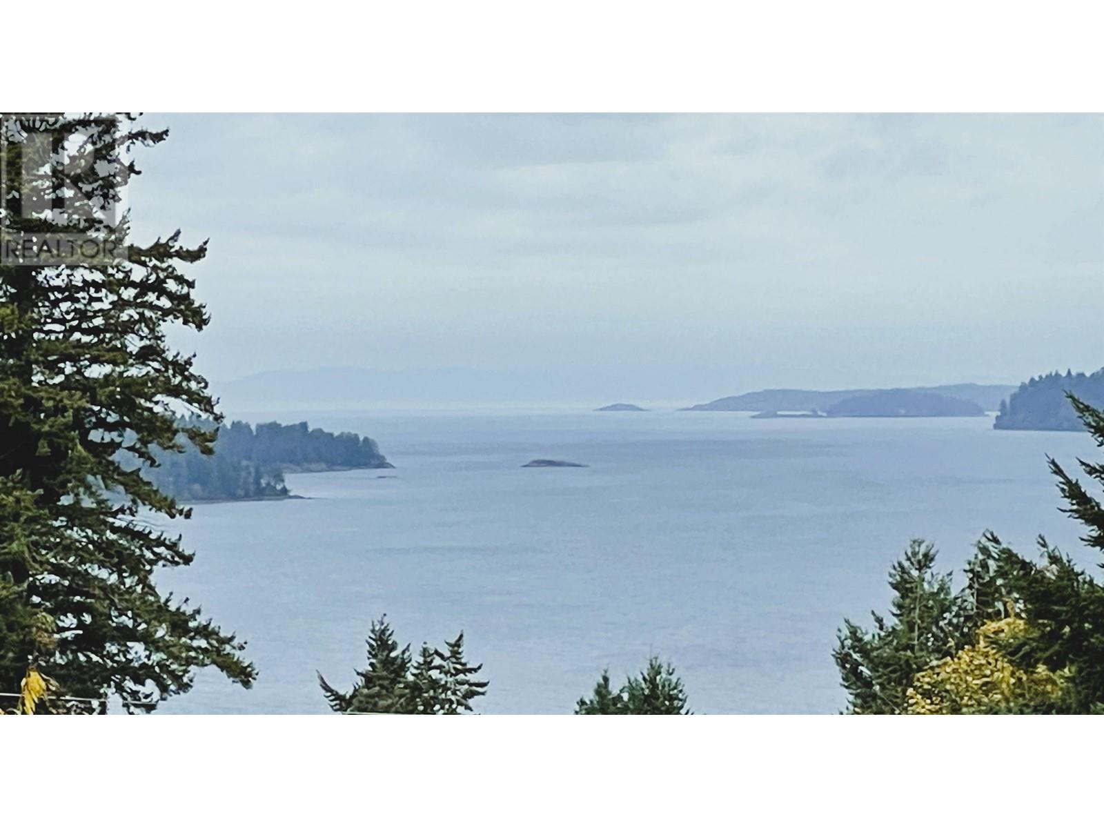 5104 Pam Road, Sechelt, British Columbia  V7Z 0G6 - Photo 3 - R2825313