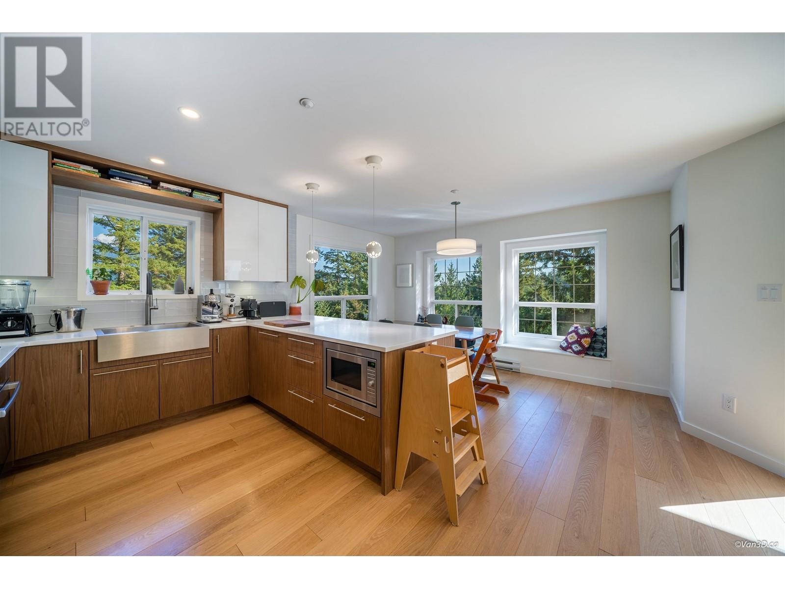 360 Creek Road, Bowen Island, British Columbia  V0N 1G1 - Photo 2 - R2828002