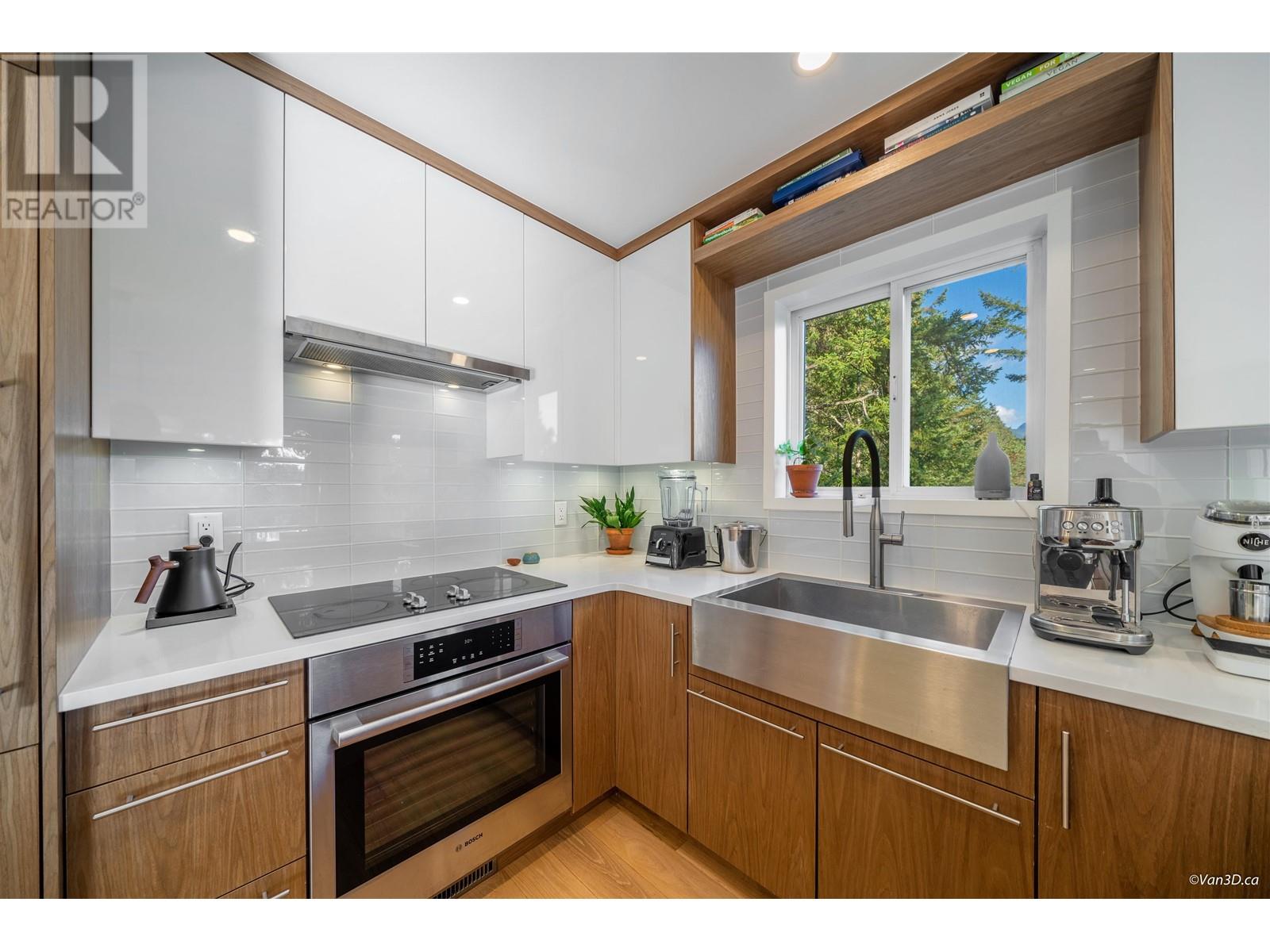 360 Creek Road, Bowen Island, British Columbia  V0N 1G1 - Photo 3 - R2828002