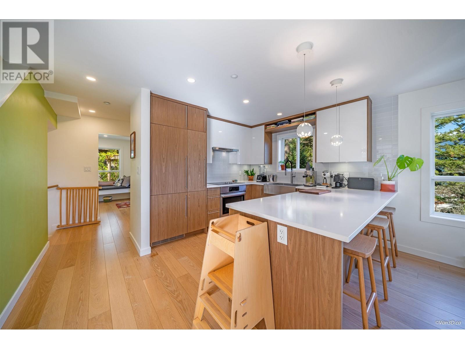 360 Creek Road, Bowen Island, British Columbia  V0N 1G1 - Photo 4 - R2828002