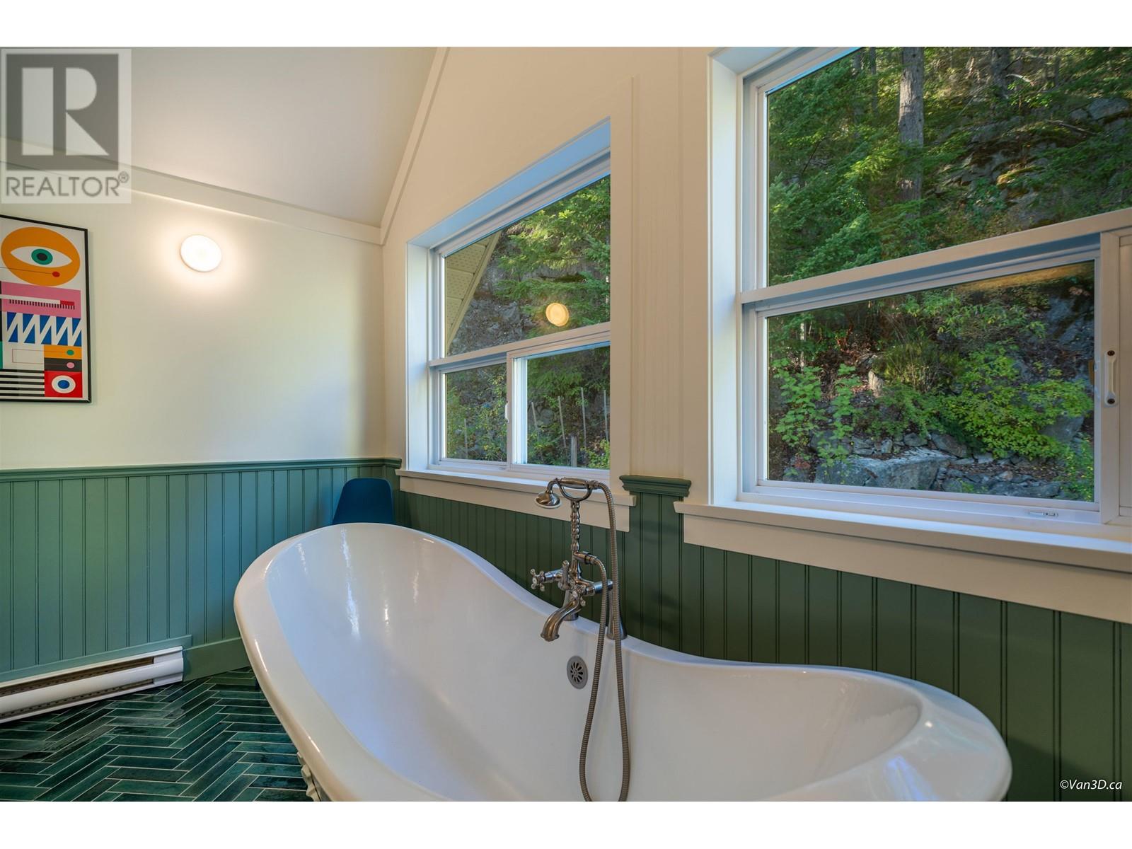 360 Creek Road, Bowen Island, British Columbia  V0N 1G1 - Photo 14 - R2828002