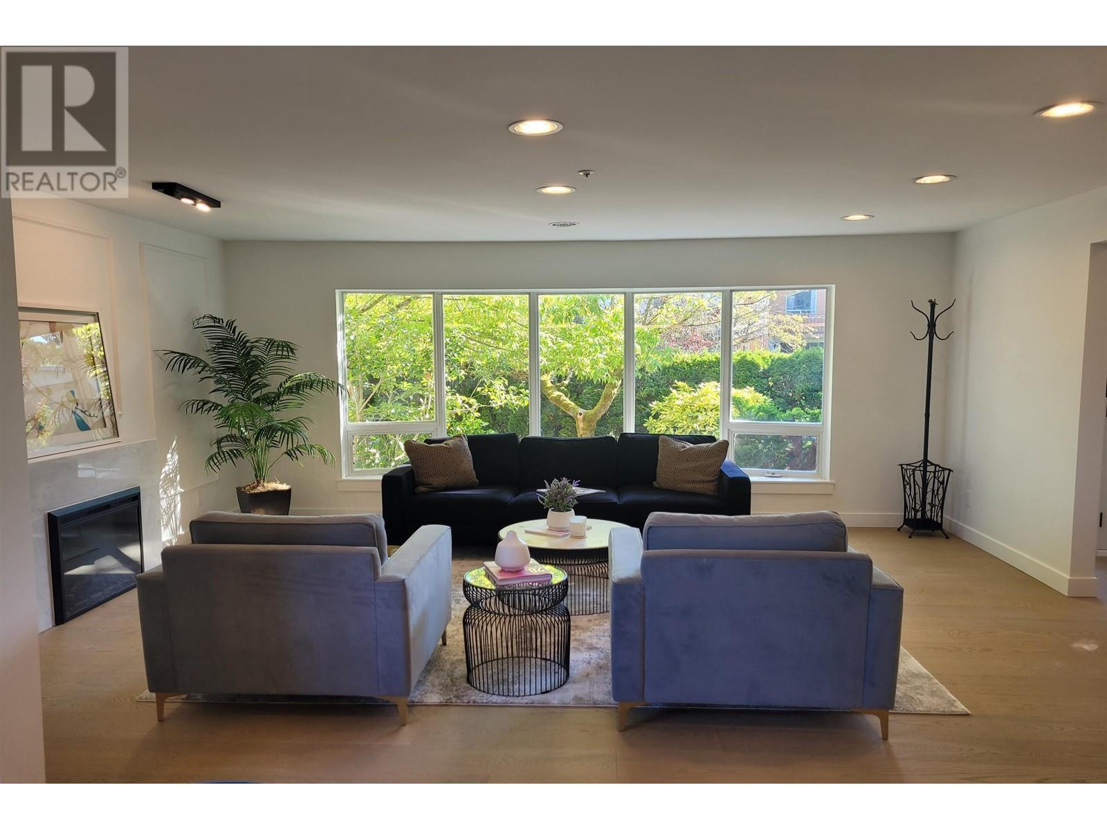 2903 W 28th Avenue, Vancouver, British Columbia  V6L 1X3 - Photo 2 - R2827829