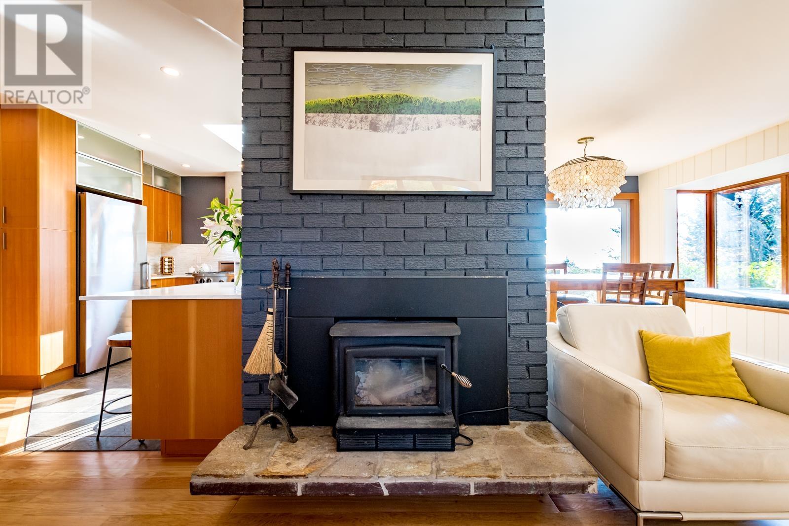 5201 Havies Road, Sechelt, British Columbia  V7Z 0B9 - Photo 10 - R2828441