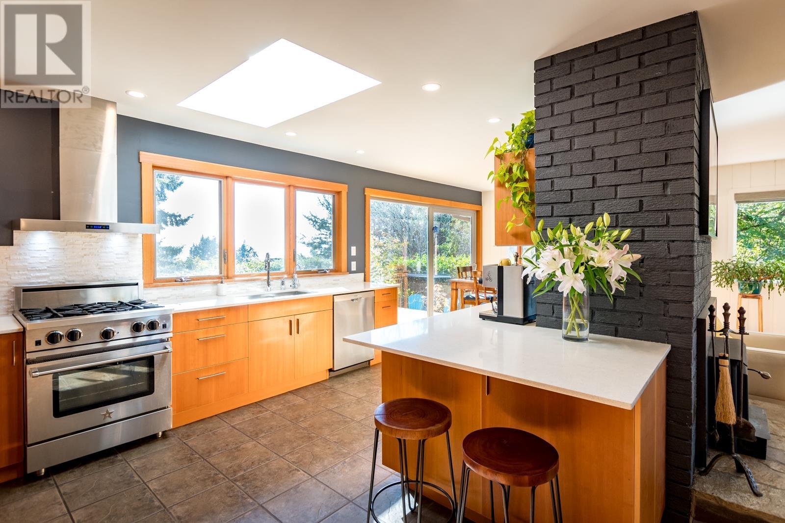 5201 Havies Road, Sechelt, British Columbia  V7Z 0B9 - Photo 14 - R2828441