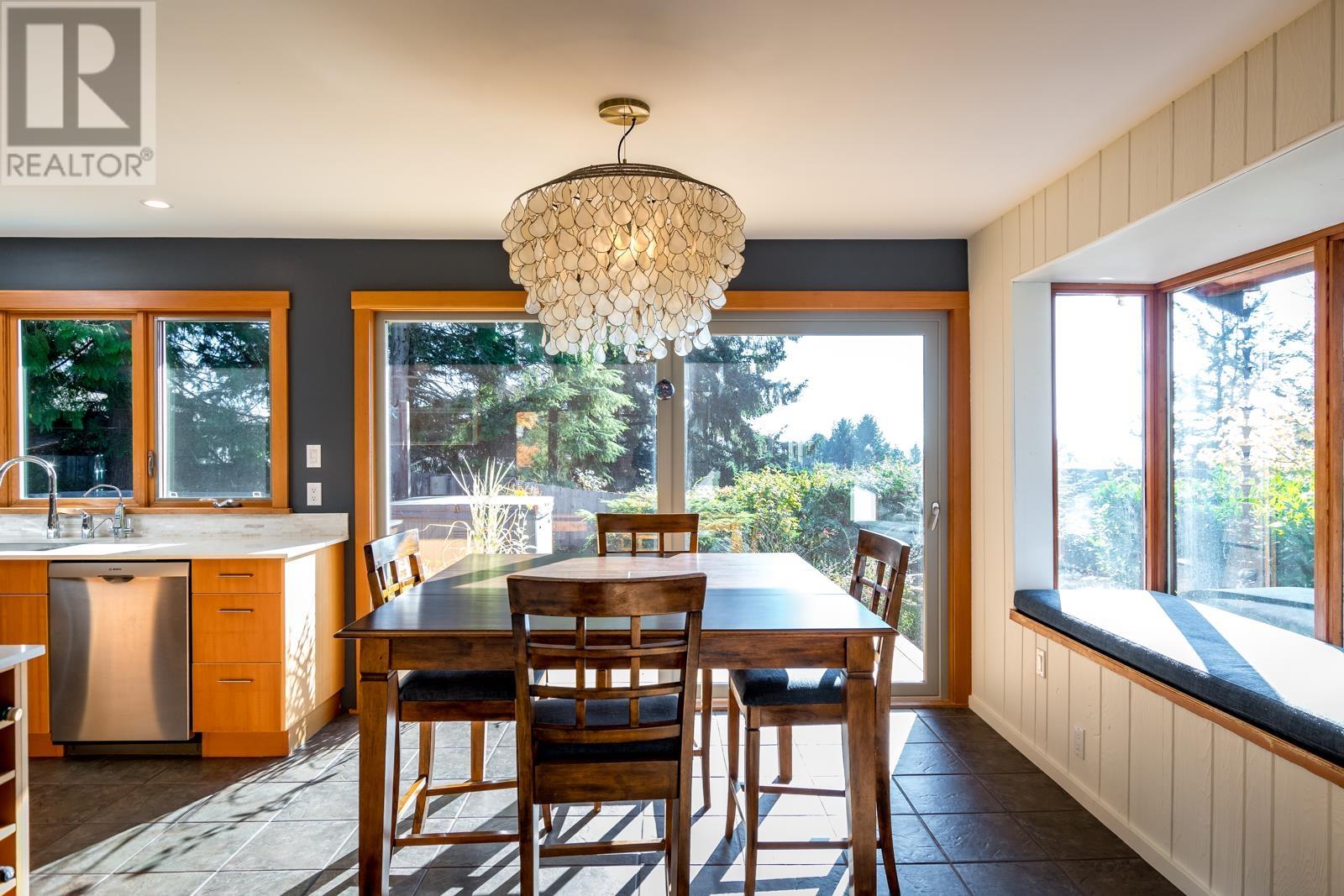 5201 Havies Road, Sechelt, British Columbia  V7Z 0B9 - Photo 16 - R2828441