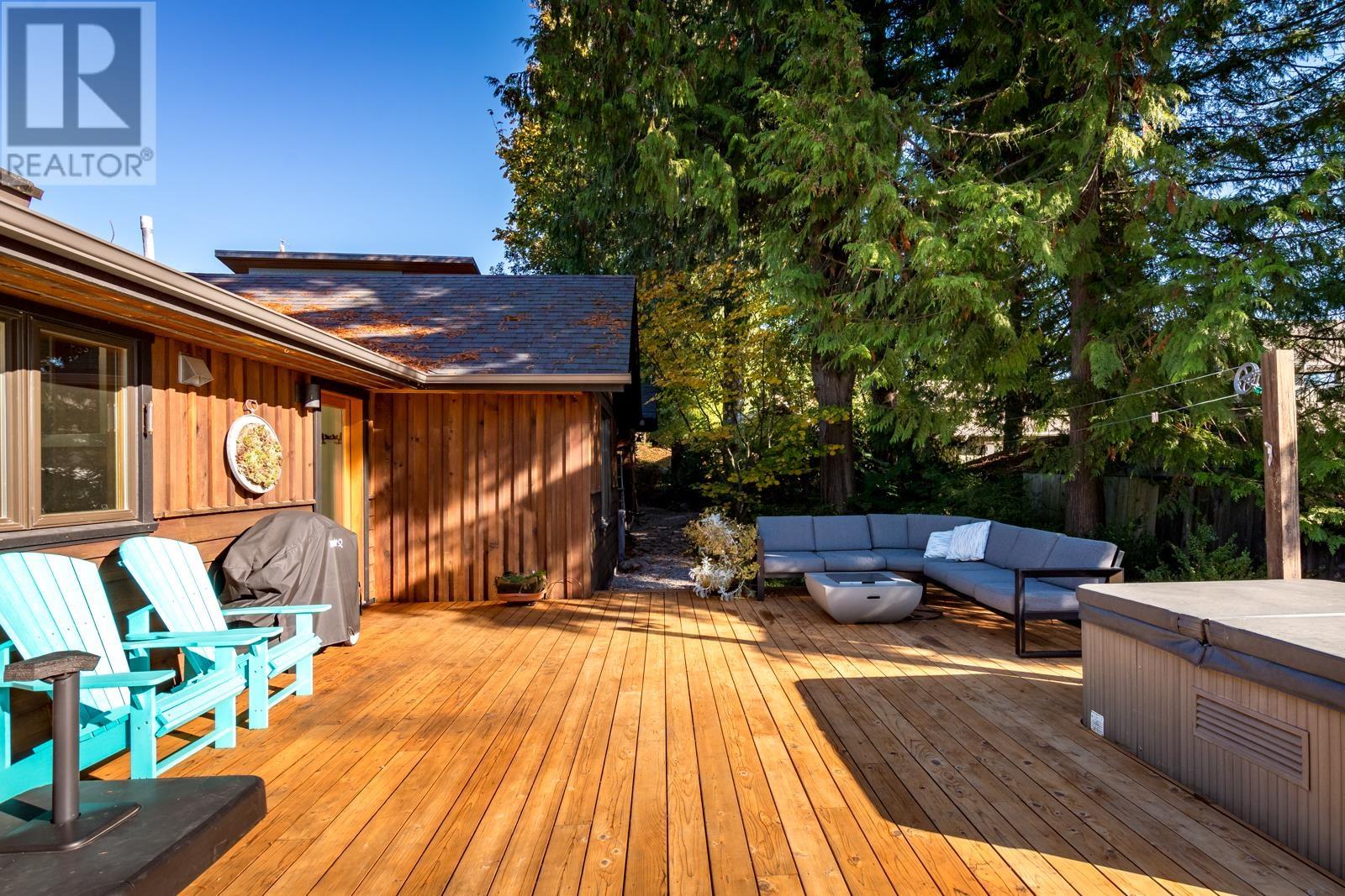 5201 Havies Road, Sechelt, British Columbia  V7Z 0B9 - Photo 28 - R2828441