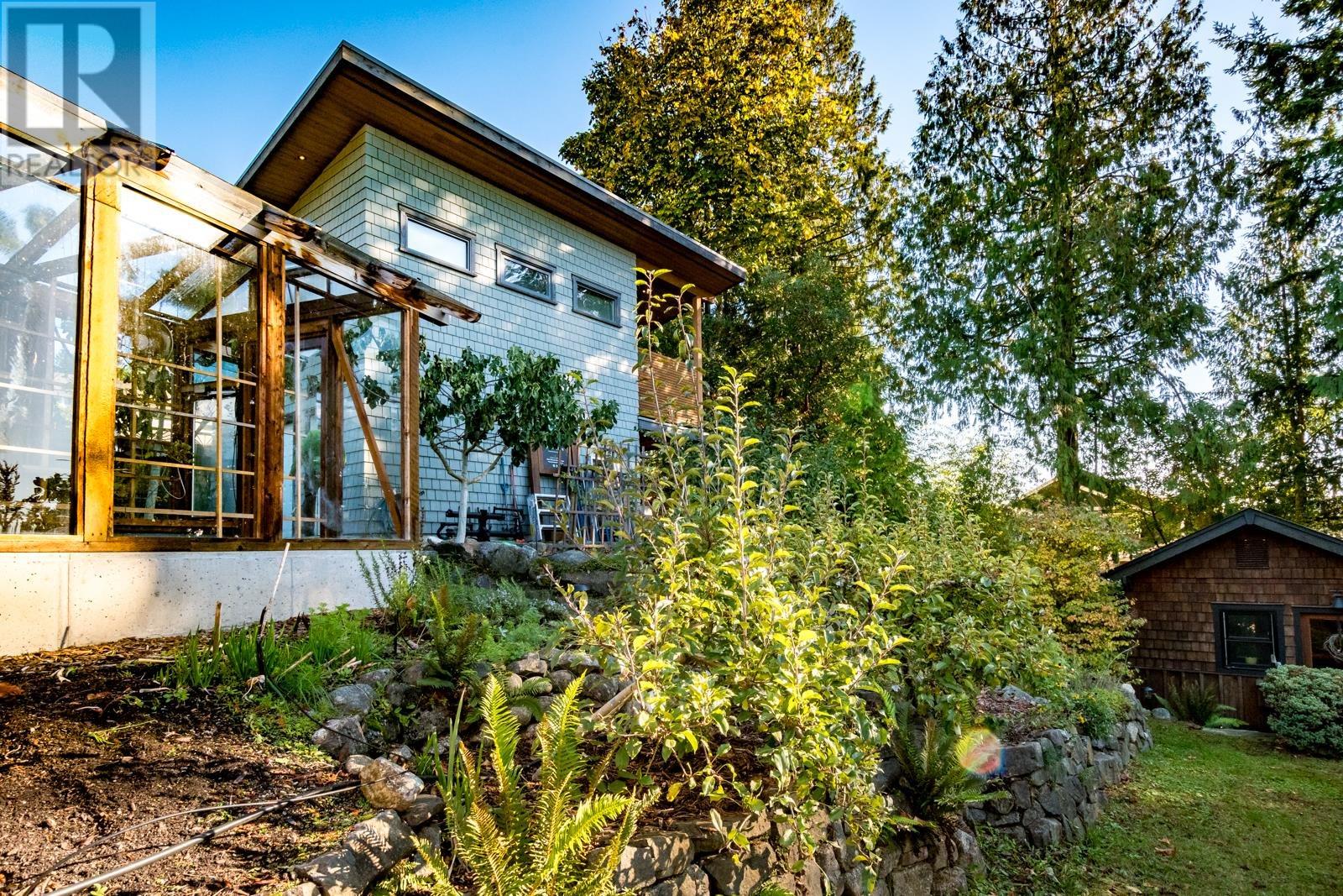 5201 Havies Road, Sechelt, British Columbia  V7Z 0B9 - Photo 32 - R2828441