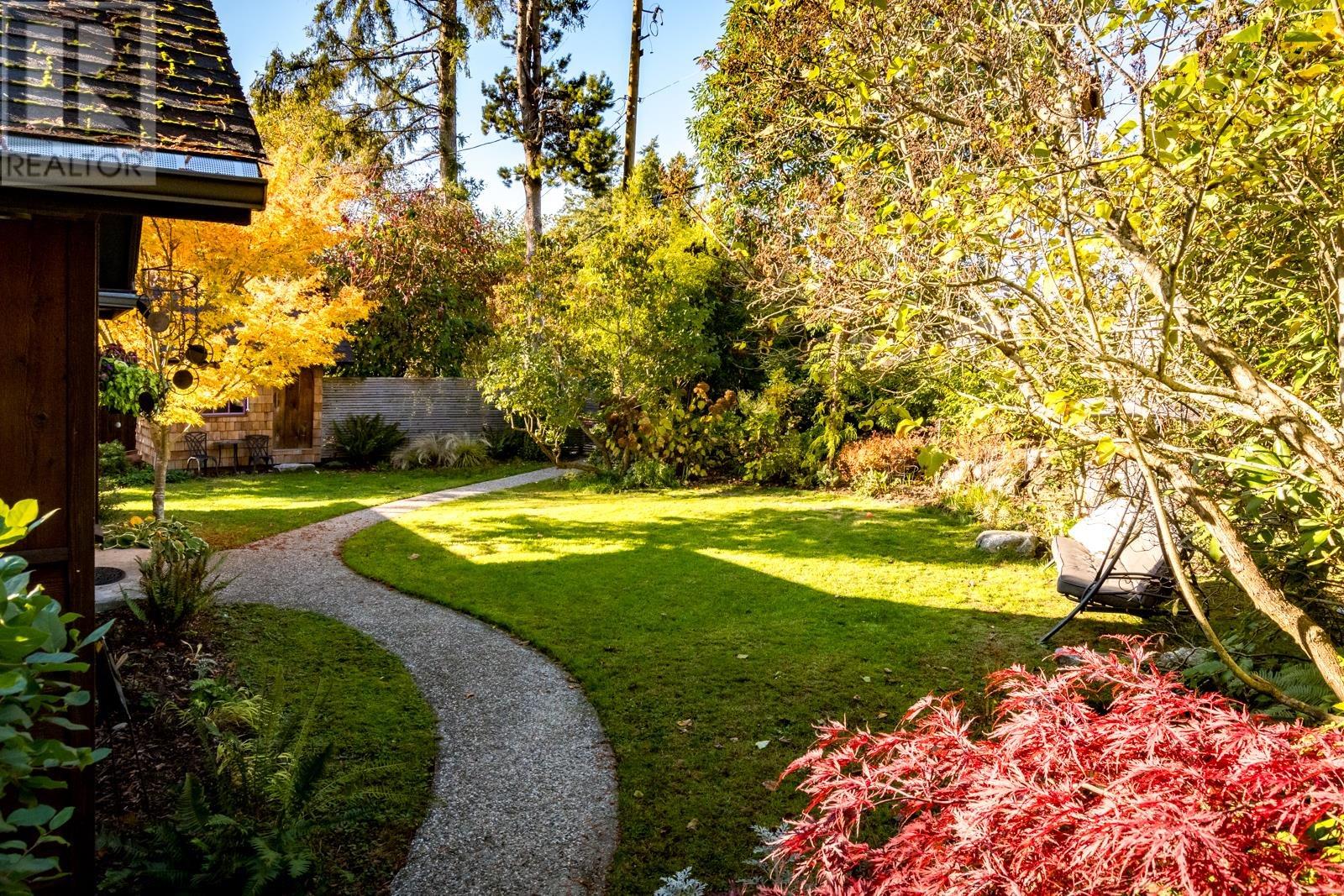 5201 Havies Road, Sechelt, British Columbia  V7Z 0B9 - Photo 35 - R2828441