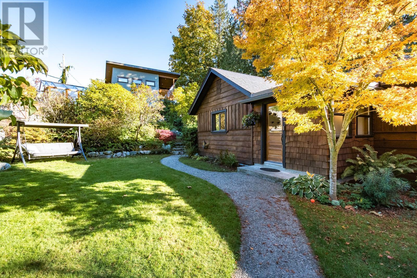 5201 Havies Road, Sechelt, British Columbia  V7Z 0B9 - Photo 4 - R2828441
