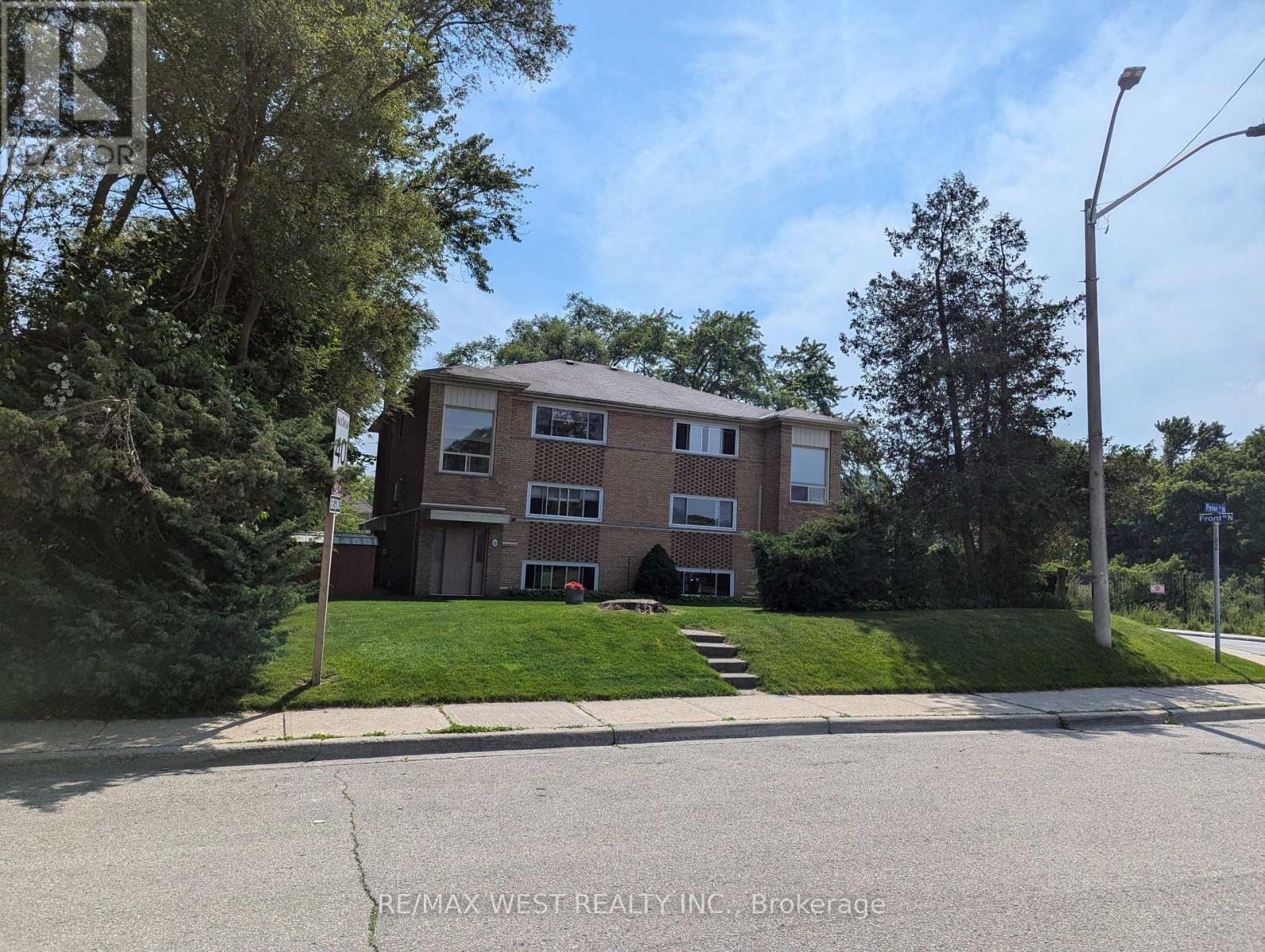 50-52 Peter St N, Mississauga, Ontario  L5H 2G8 - Photo 2 - W7257134
