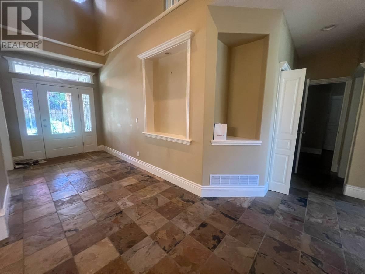 10500 Baker Place, Maple Ridge, British Columbia  V2W 2C2 - Photo 2 - R2828446
