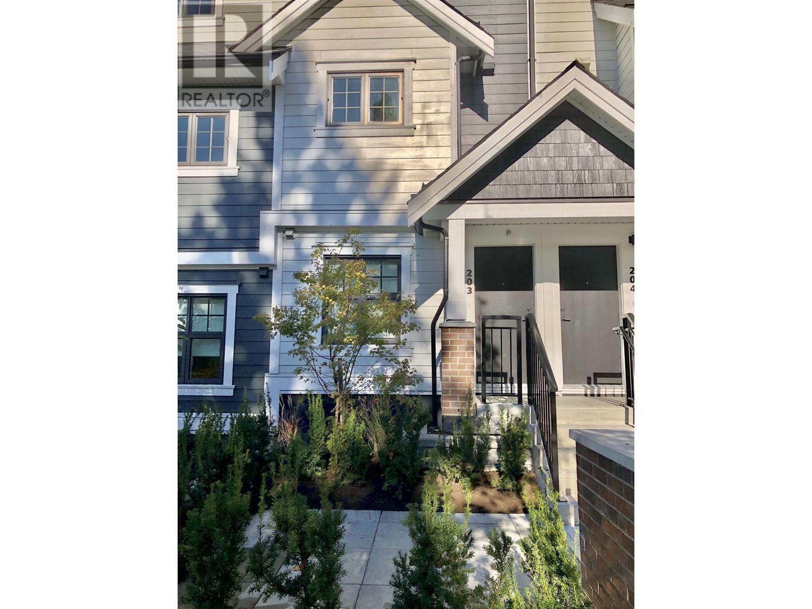 203 678 Fairview Street, Coquitlam, British Columbia  V3J 0N1 - Photo 2 - R2828447
