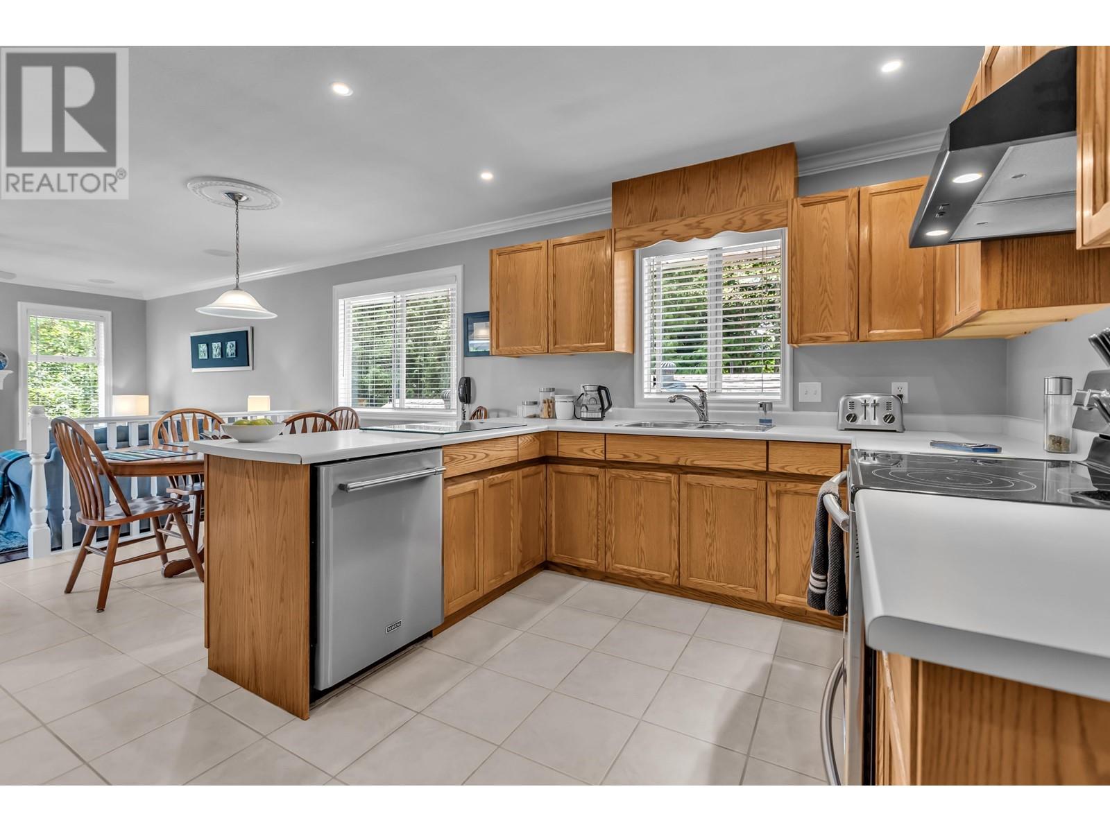 23226 121a Avenue, Maple Ridge, British Columbia  V2X 0X1 - Photo 4 - R2823520