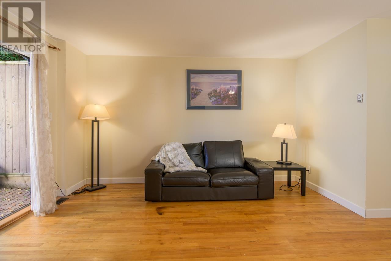 2009 Holdom Avenue, Burnaby, British Columbia  V5B 3W5 - Photo 11 - R2828456