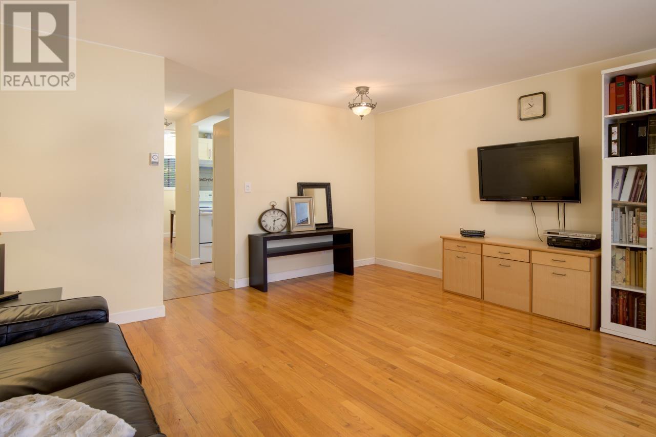 2009 Holdom Avenue, Burnaby, British Columbia  V5B 3W5 - Photo 13 - R2828456