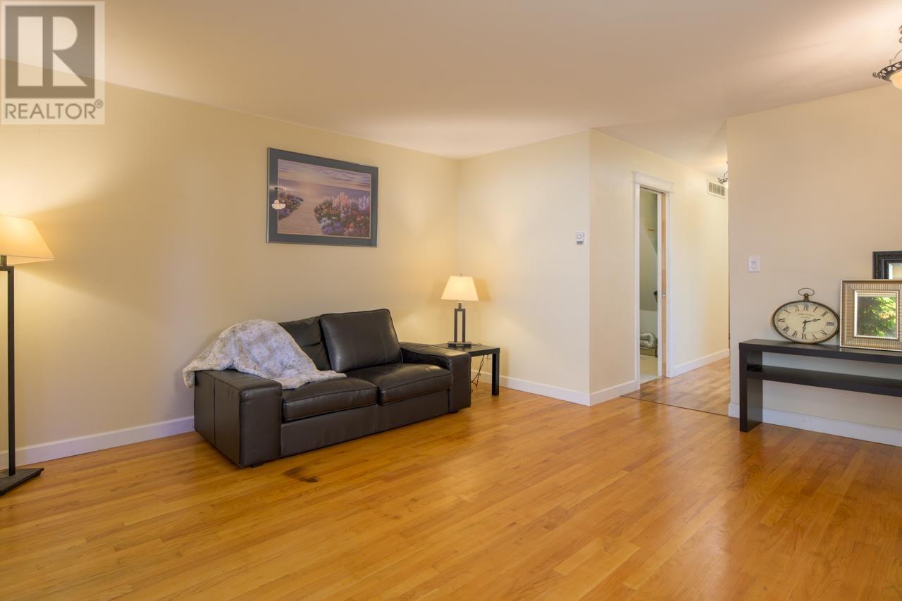 2009 Holdom Avenue, Burnaby, British Columbia  V5B 3W5 - Photo 14 - R2828456