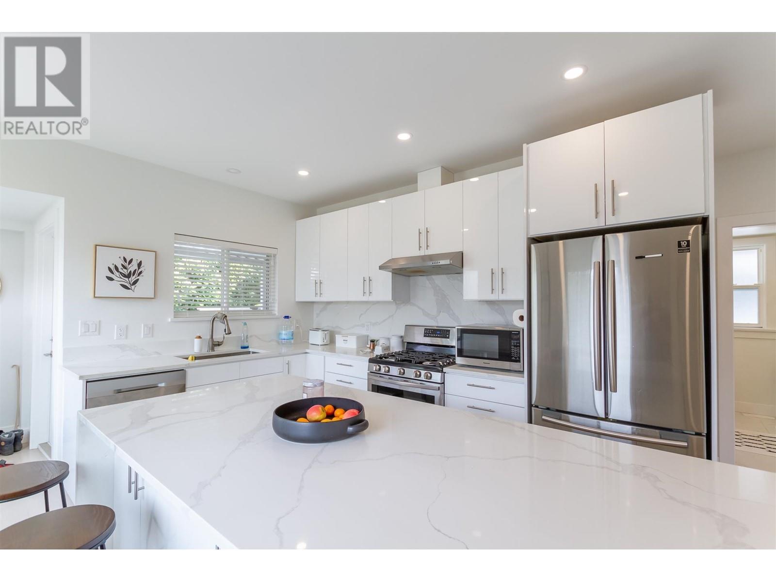 107 N Kaslo Street, Vancouver, British Columbia  V5K 3M9 - Photo 2 - R2775342