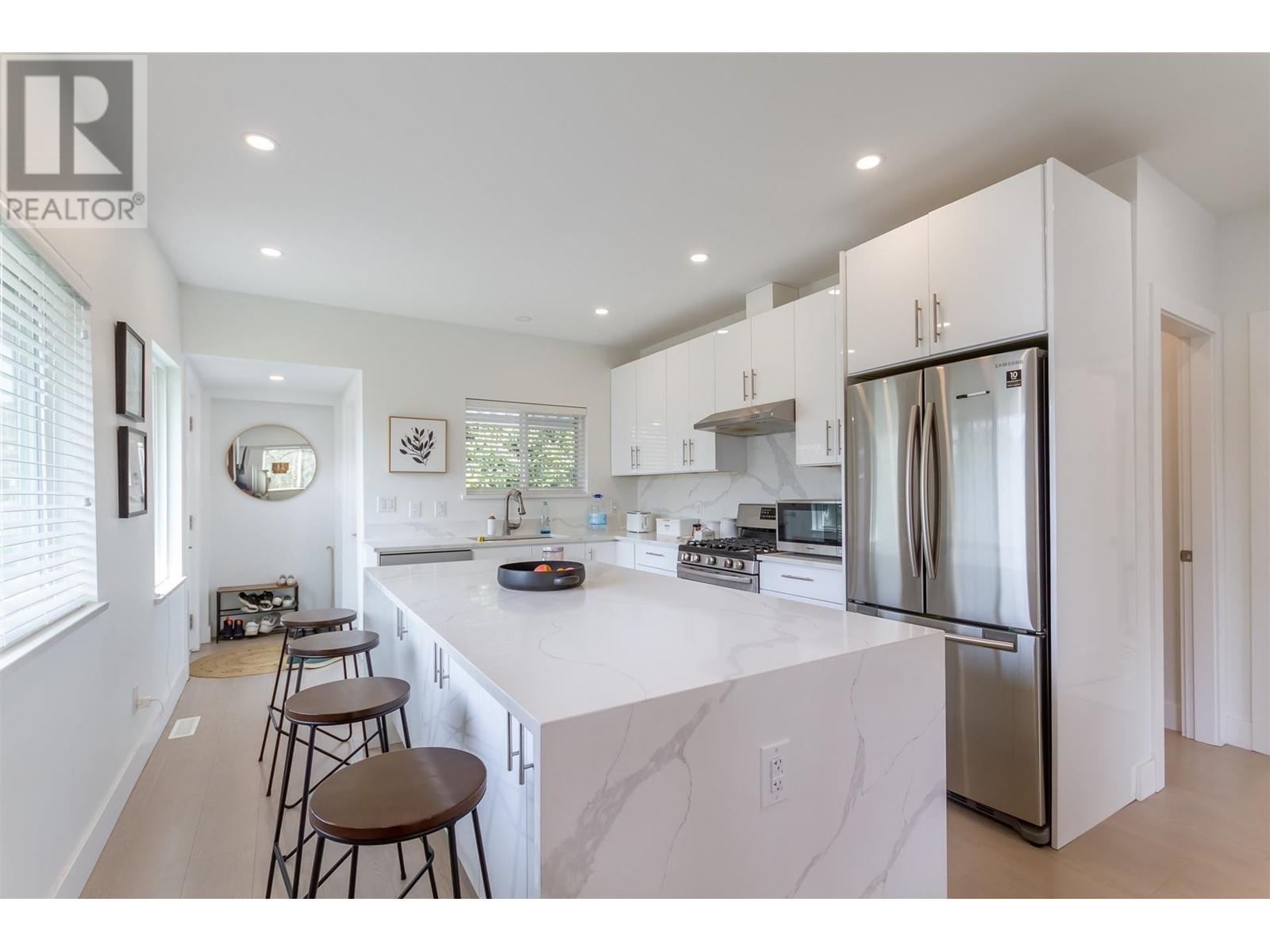 107 N KASLO STREET, vancouver, British Columbia