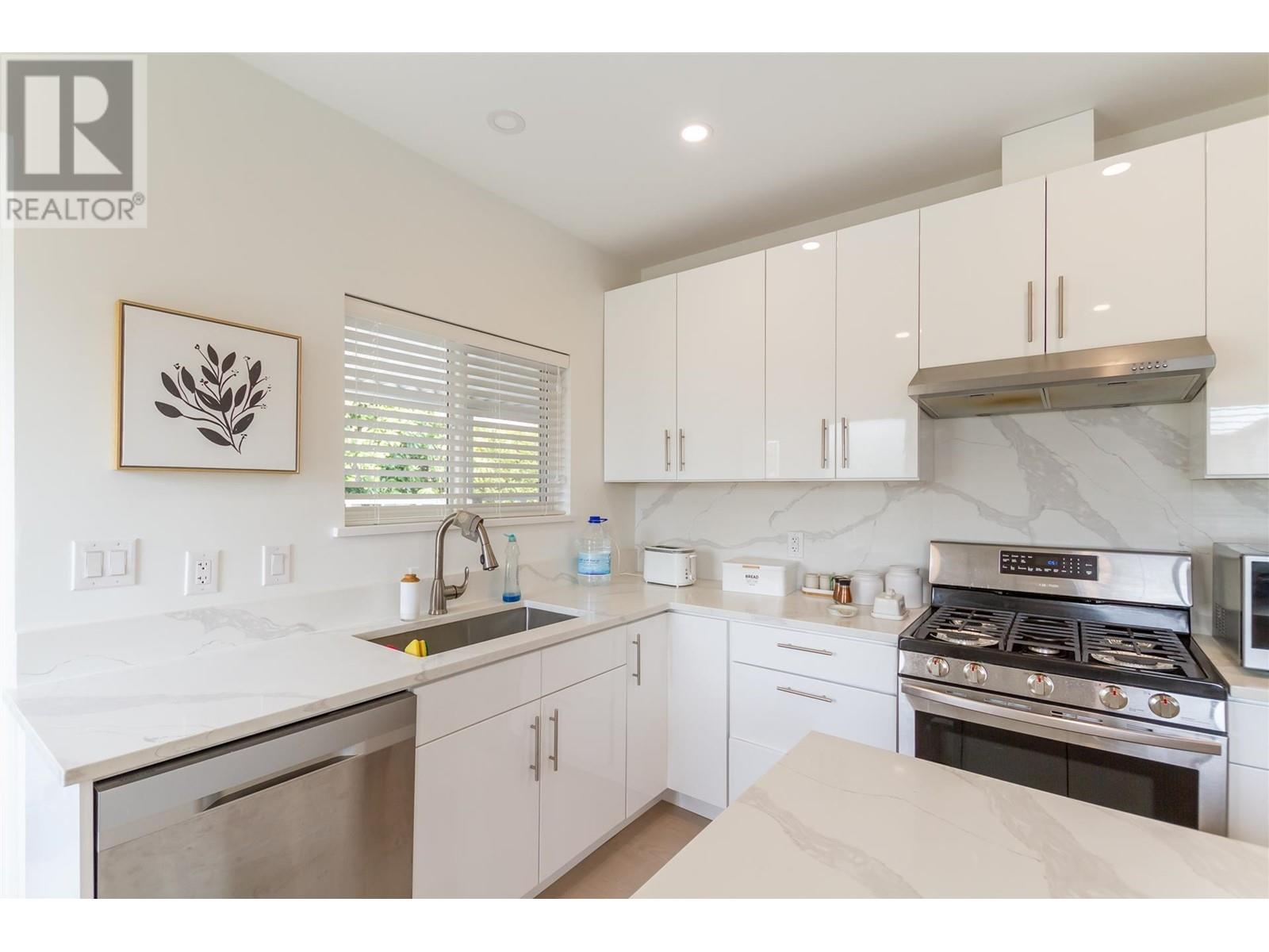107 N Kaslo Street, Vancouver, British Columbia  V5K 3M9 - Photo 3 - R2775342