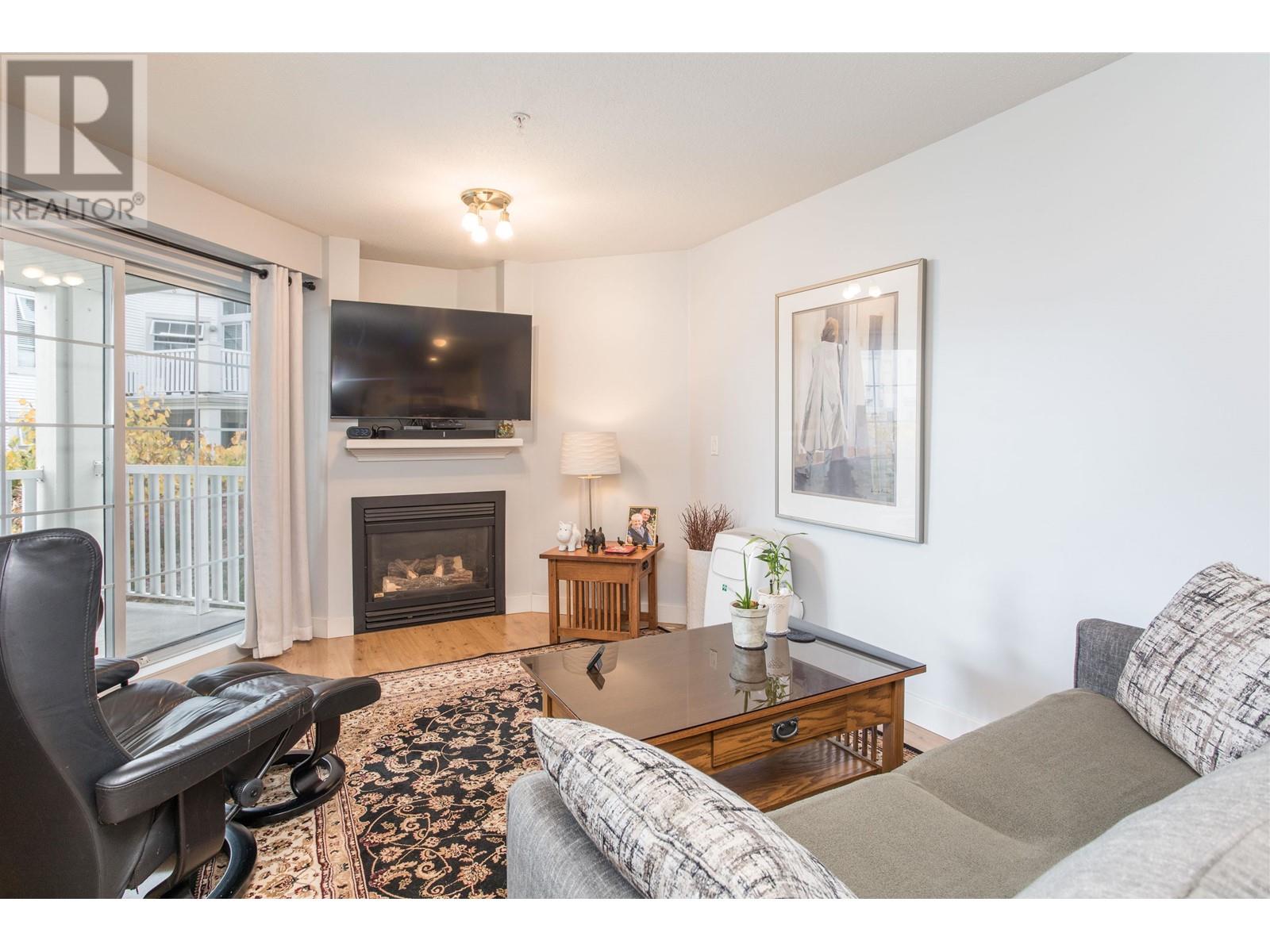 313 147 E 1st Street, North Vancouver, British Columbia  V7L 1B2 - Photo 2 - R2828510