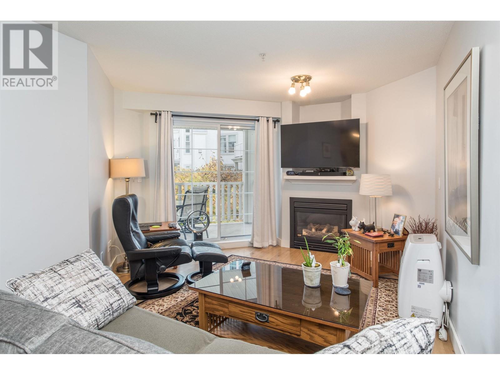 313 147 E 1st Street, North Vancouver, British Columbia  V7L 1B2 - Photo 5 - R2828510