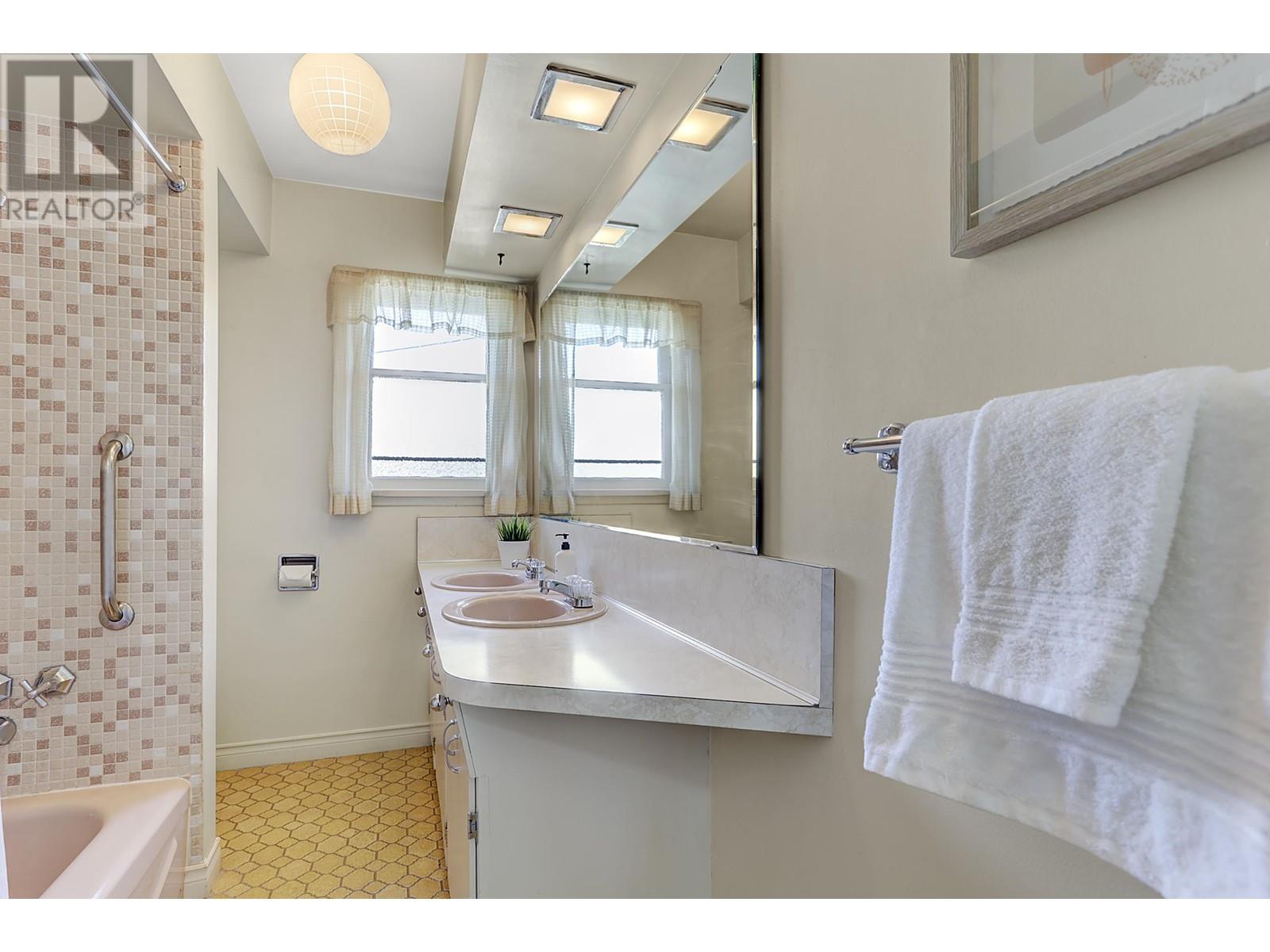 2915 E 5th Avenue, Vancouver, British Columbia  V5M 1N6 - Photo 21 - R2828499