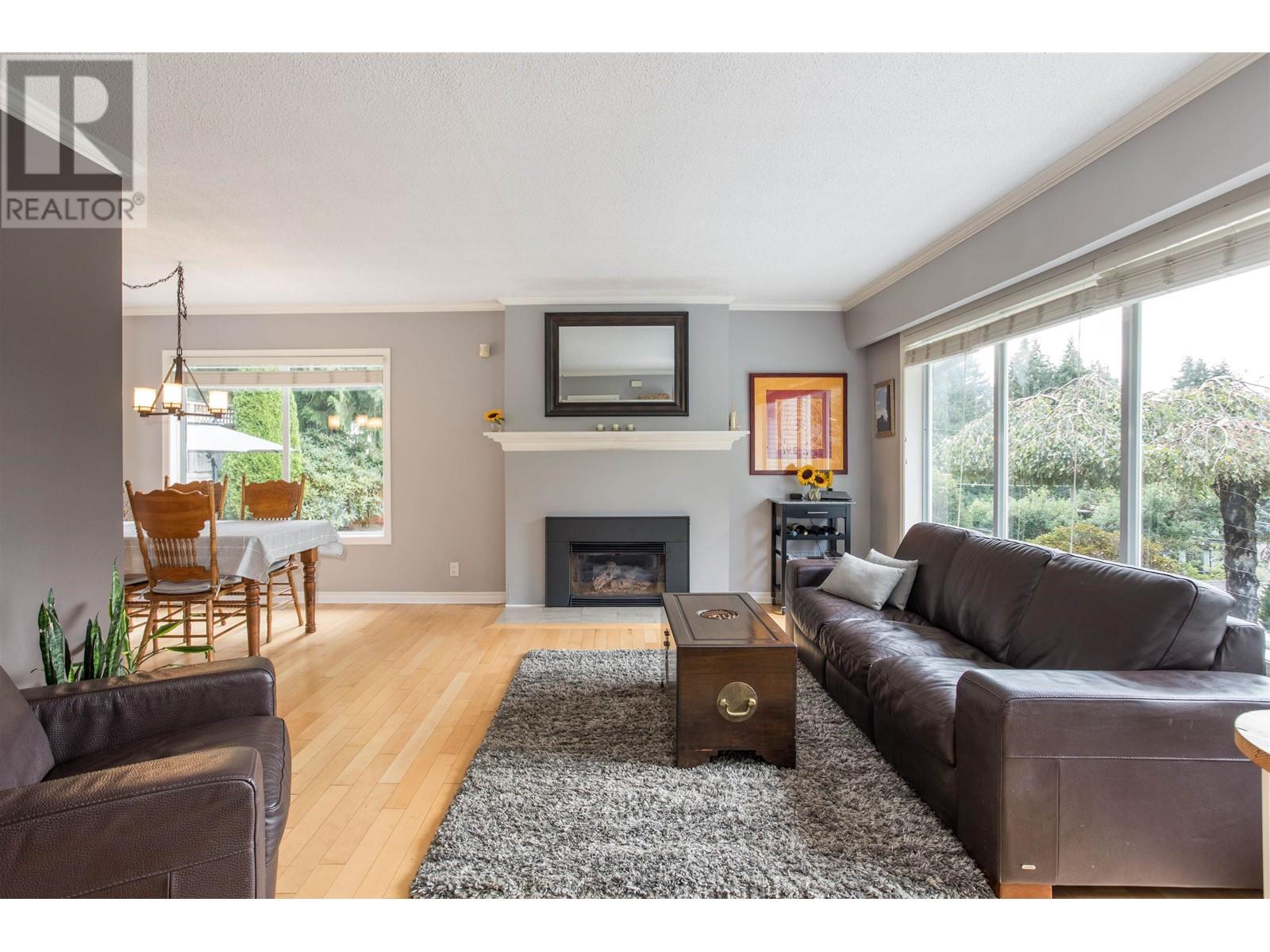 1298 Evelyn Street, North Vancouver, British Columbia  V7K 1T5 - Photo 3 - R2828512