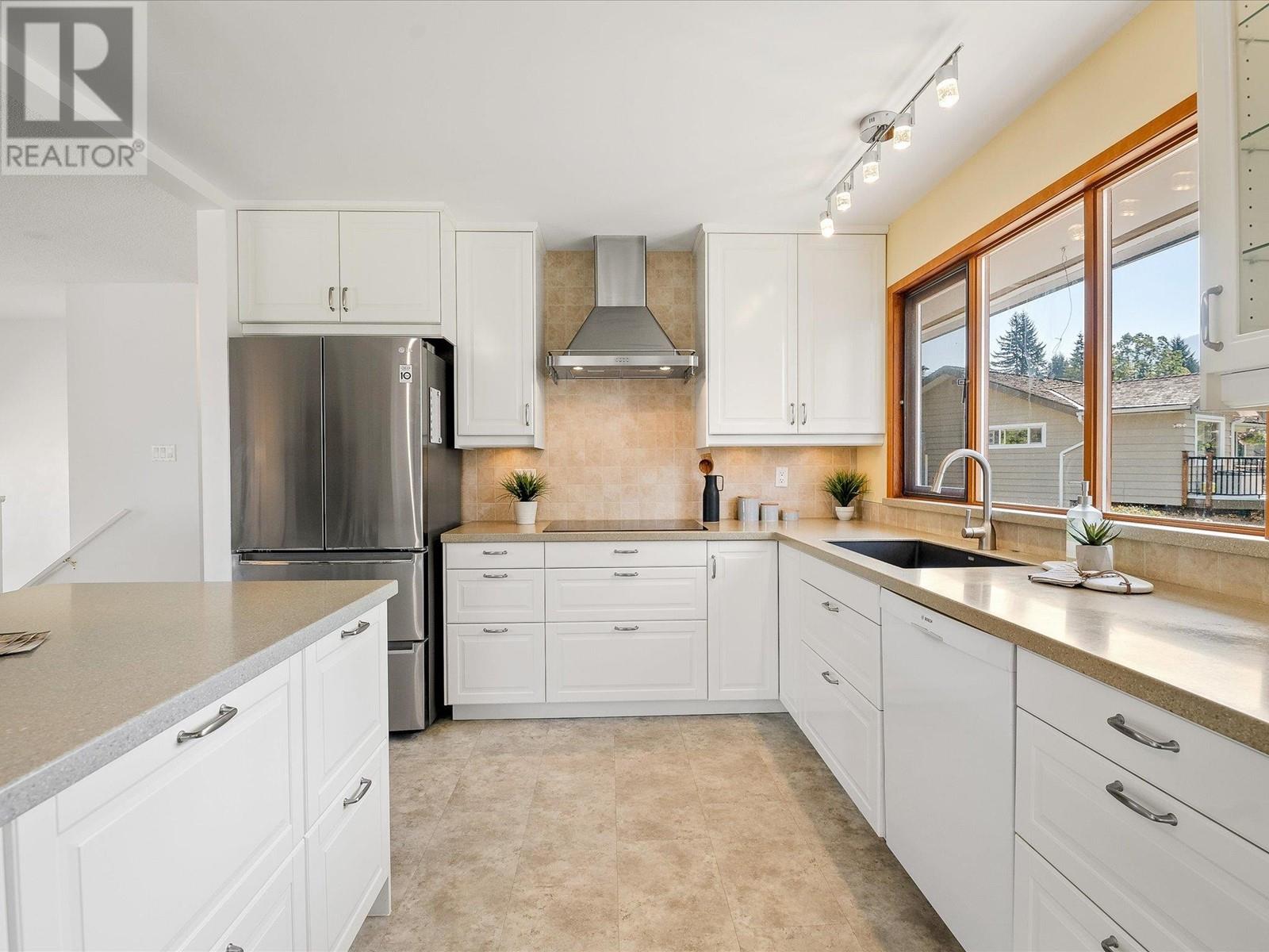 2360 Friedel Crescent, Squamish, British Columbia  V8B 0P3 - Photo 11 - R2828515