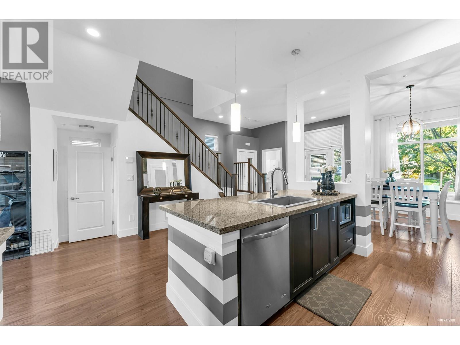 10509 Robertson Street, Maple Ridge, British Columbia  V2W 0H8 - Photo 5 - R2828347