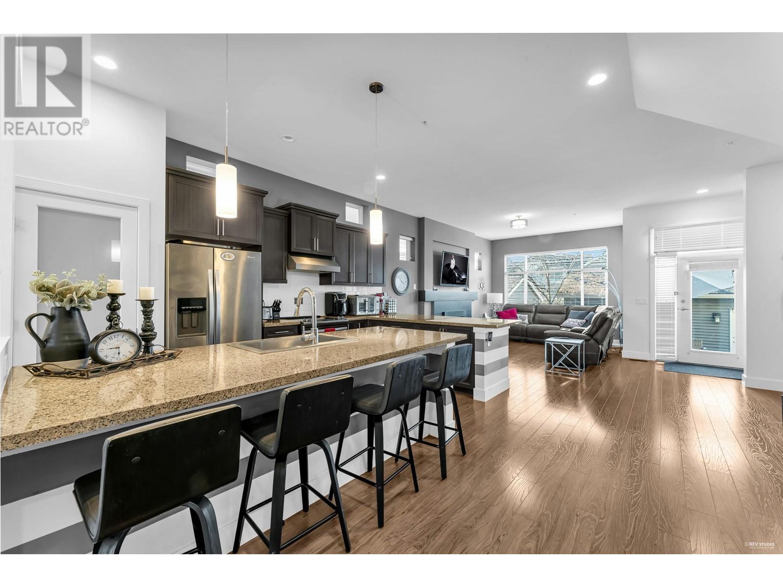 10509 Robertson Street, Maple Ridge, British Columbia  V2W 0H8 - Photo 1 - R2828347