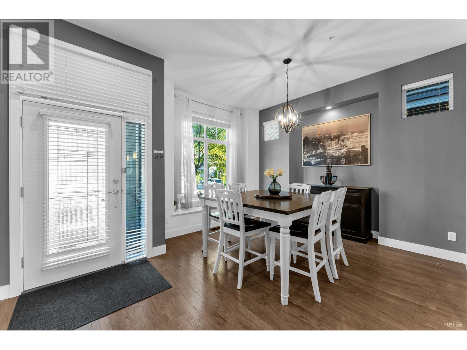 10509 Robertson Street, Maple Ridge, British Columbia  V2W 0H8 - Photo 2 - R2828347