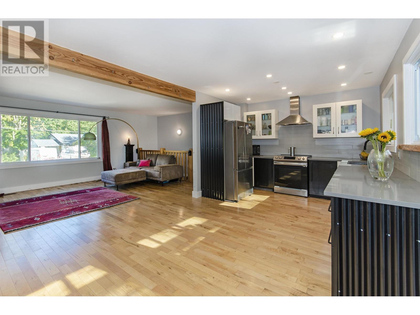 37976 Magnolia Crescent, Squamish, British Columbia  V8B 0C2 - Photo 2 - R2823062