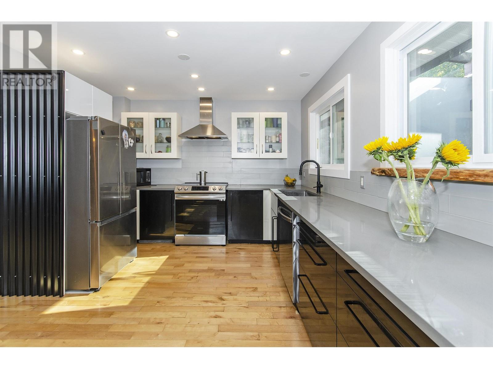 37976 Magnolia Crescent, Squamish, British Columbia  V8B 0C2 - Photo 3 - R2823062