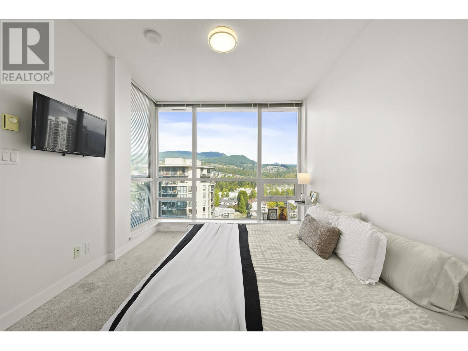 2004 2968 Glen Drive, Coquitlam, British Columbia  V3B 0C4 - Photo 10 - R2828548