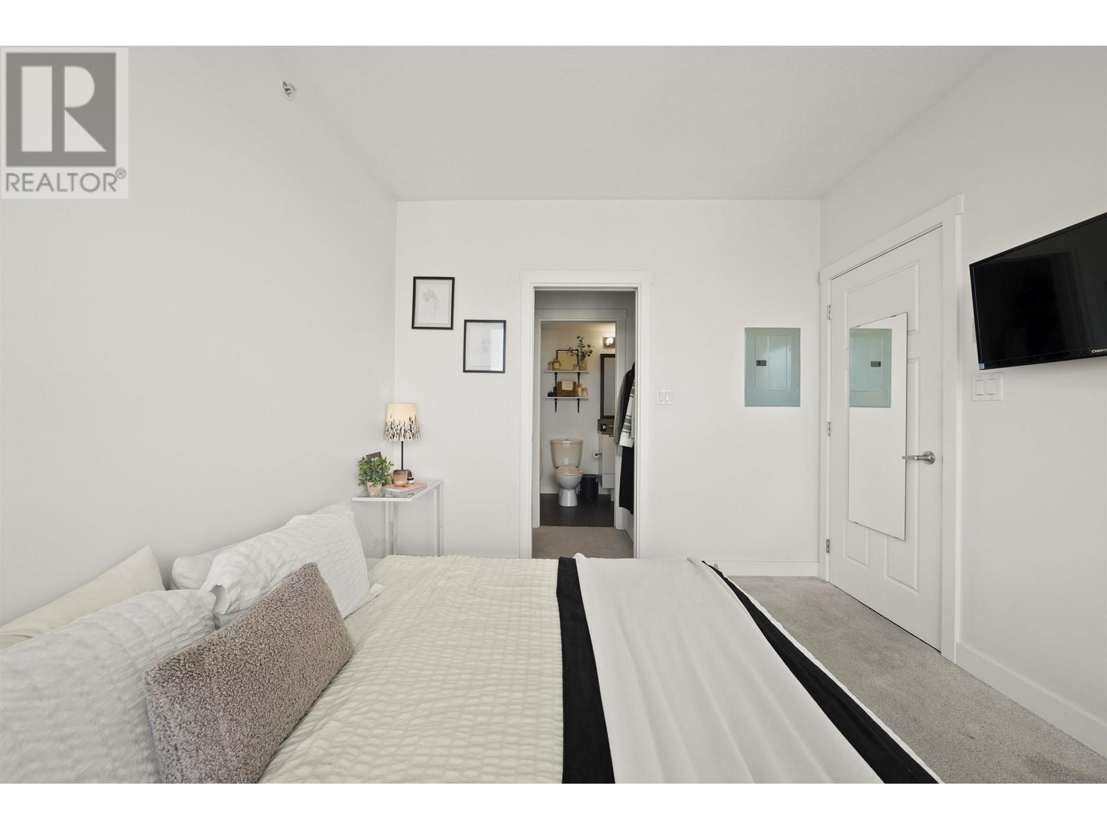 2004 2968 Glen Drive, Coquitlam, British Columbia  V3B 0C4 - Photo 13 - R2828548
