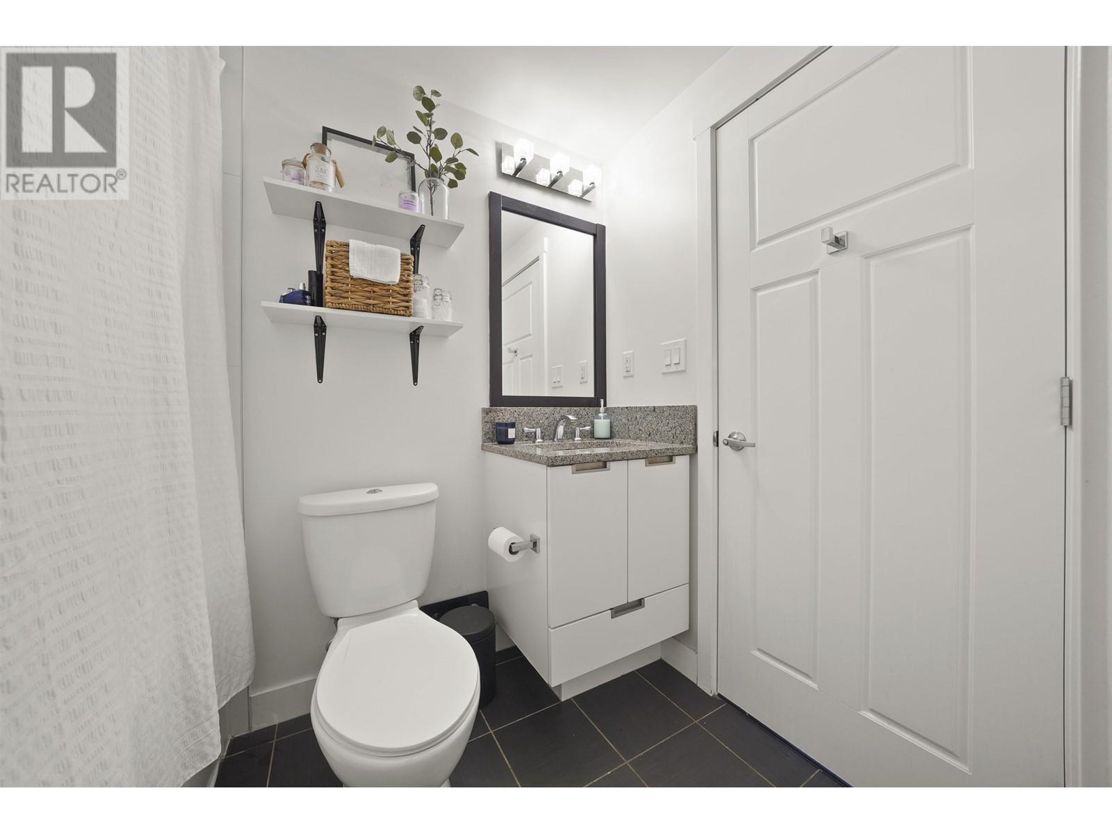 2004 2968 Glen Drive, Coquitlam, British Columbia  V3B 0C4 - Photo 15 - R2828548