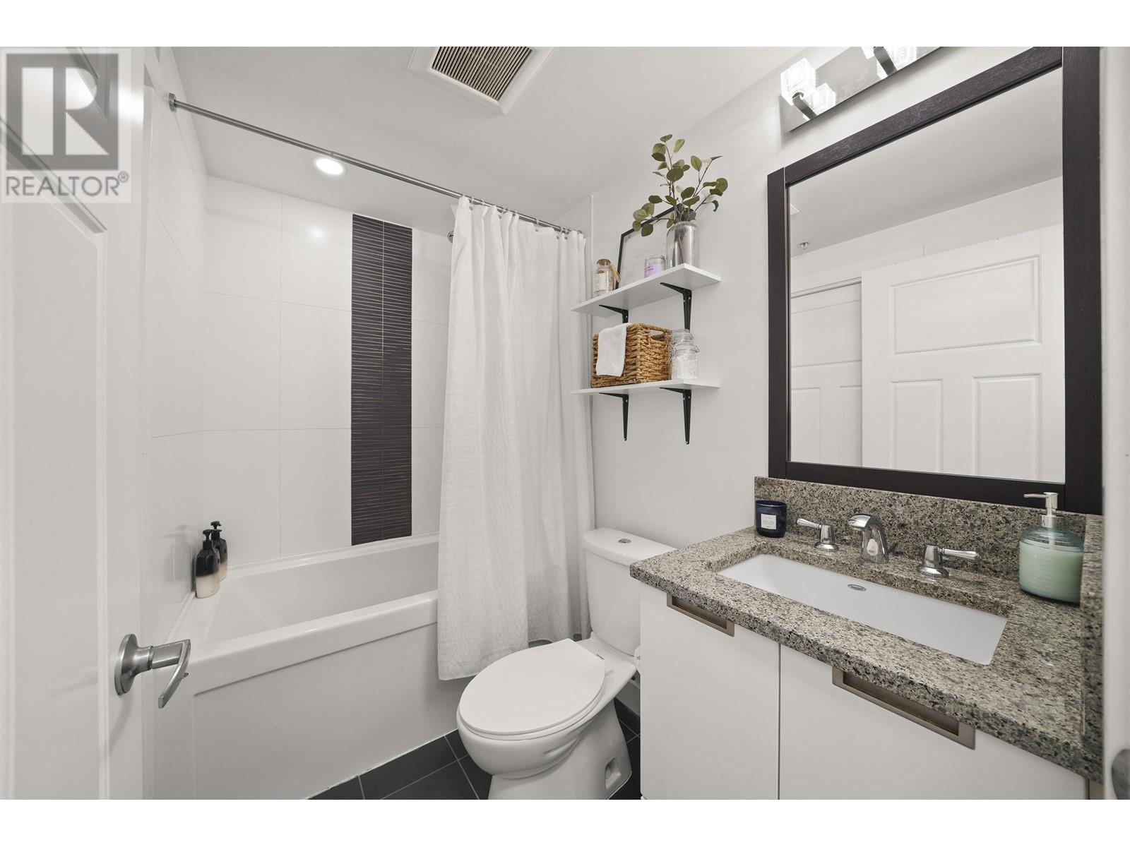2004 2968 Glen Drive, Coquitlam, British Columbia  V3B 0C4 - Photo 17 - R2828548