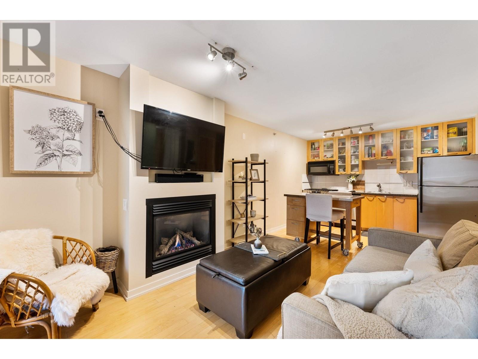 705 969 Richards Street, Vancouver, British Columbia  V6B 1A8 - Photo 1 - R2828562