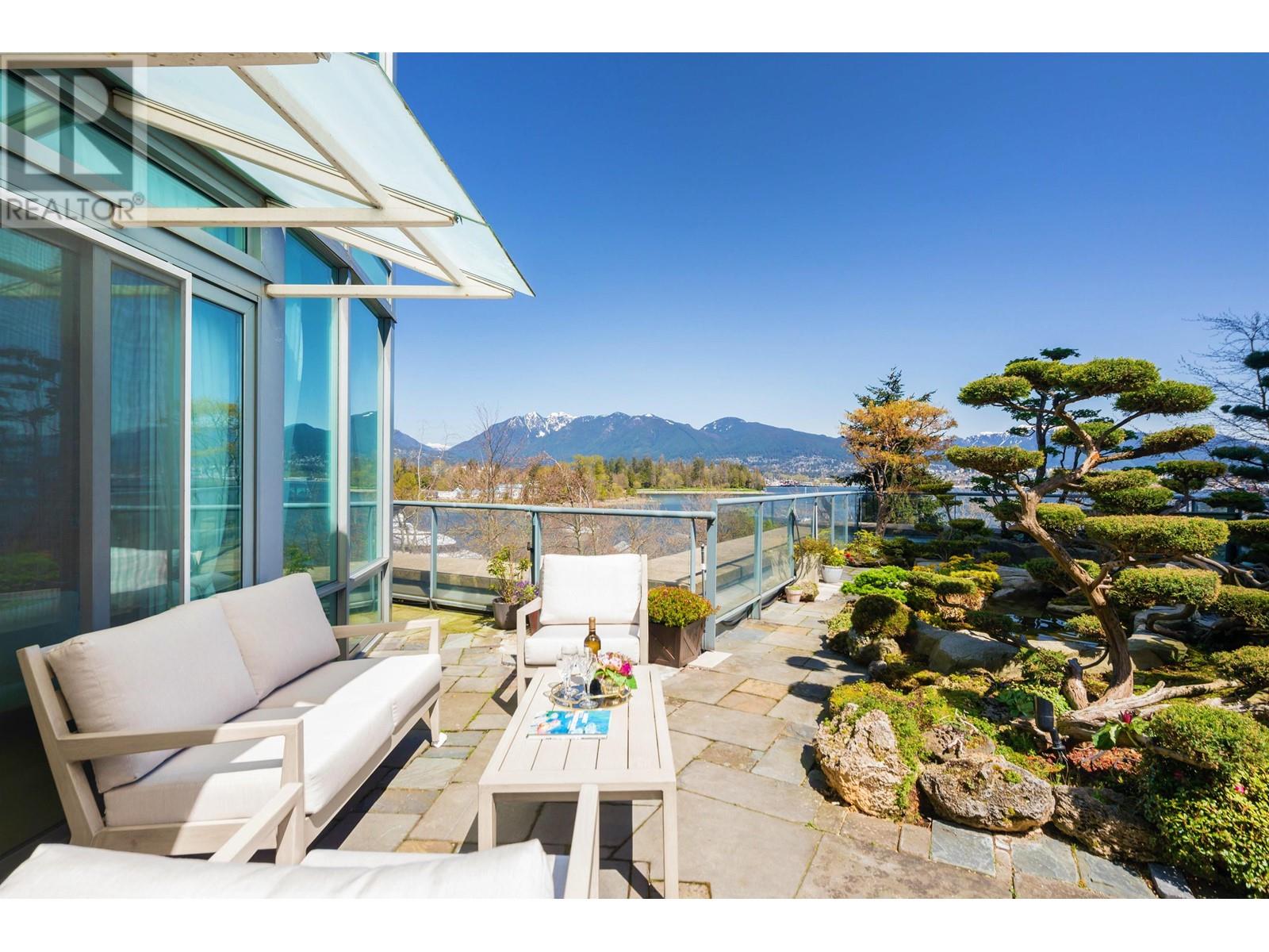 302 323 JERVIS STREET, vancouver, British Columbia