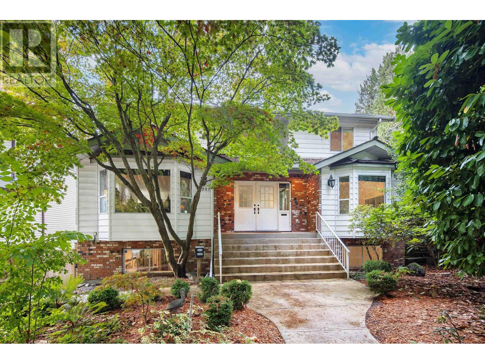 6207 Dunbar Street, Vancouver, British Columbia  V6N 1X3 - Photo 1 - R2828571