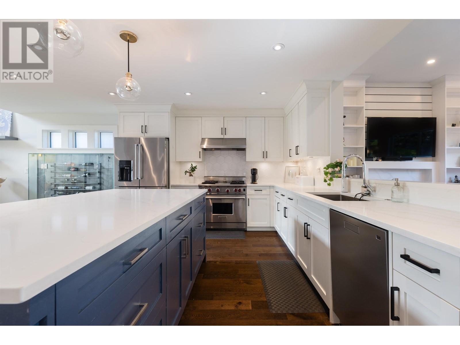 882 Whitchurch, North Vancouver, British Columbia  V7L 2A4 - Photo 8 - R2828589