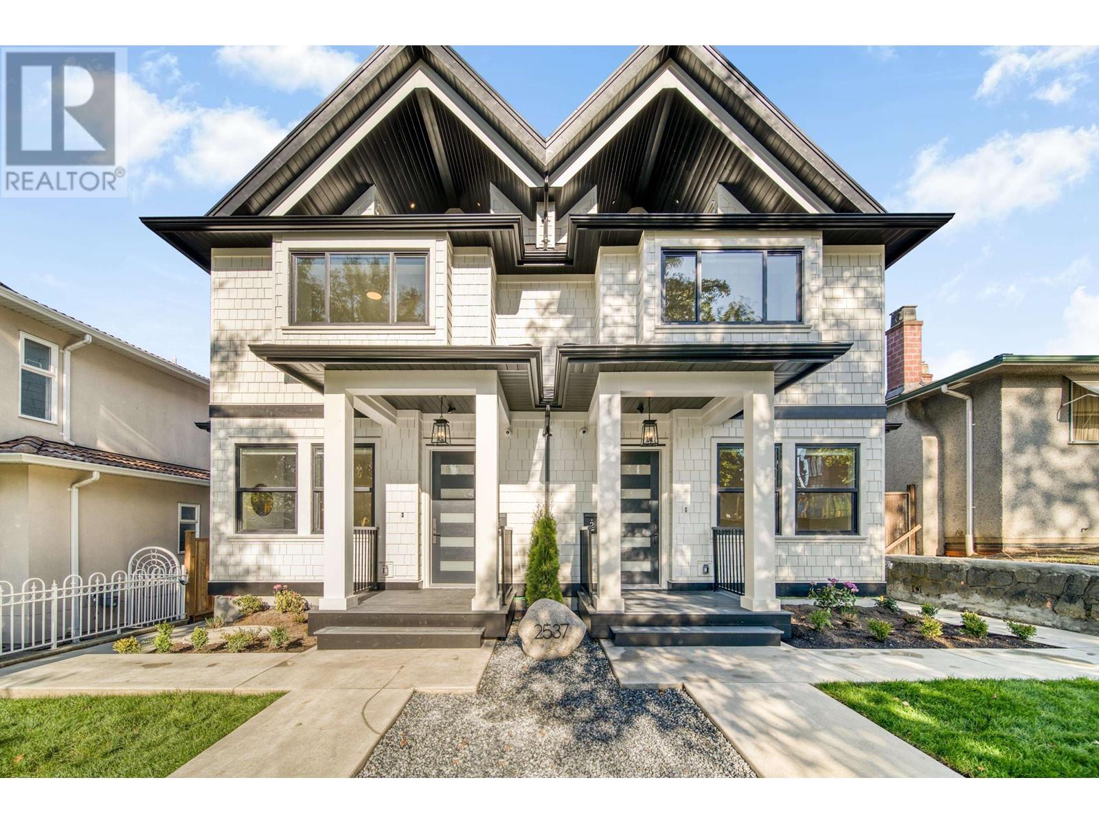 1 2537 E 20th Avenue, Vancouver, British Columbia  V5M 2T5 - Photo 1 - R2827420