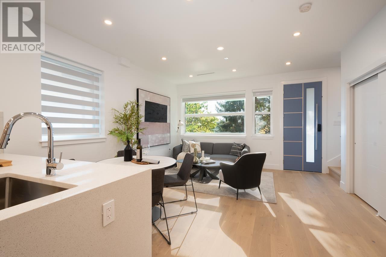3055 E 8th Avenue, Vancouver, British Columbia  V5M 1X4 - Photo 2 - R2828634