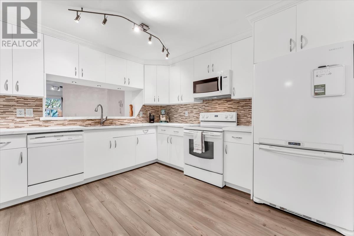 202 3075 Primrose Lane, Coquitlam, British Columbia  V3B 7S2 - Photo 11 - R2828660