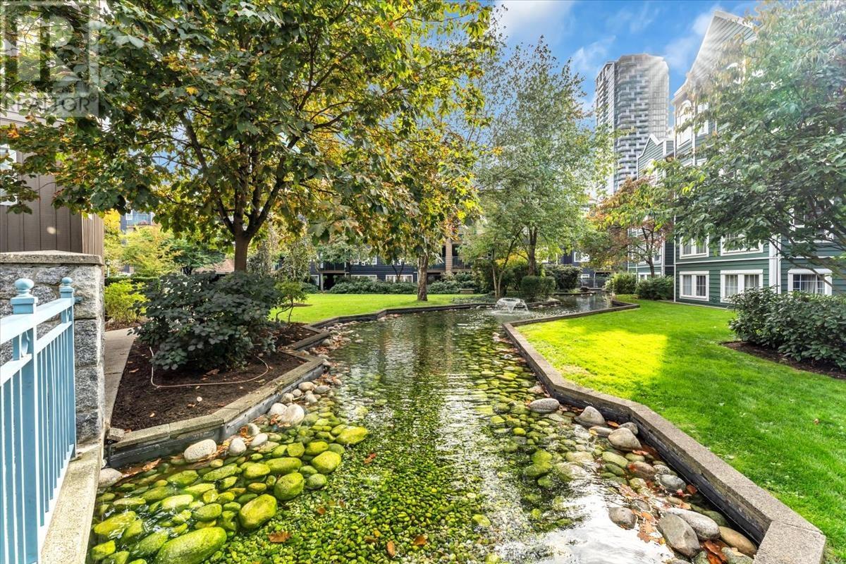 202 3075 Primrose Lane, Coquitlam, British Columbia  V3B 7S2 - Photo 3 - R2828660